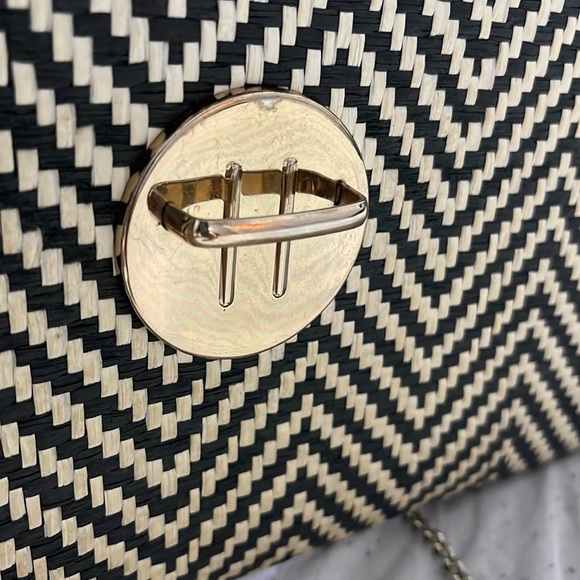 Woven summer straw bag with chain strap. - Picture 6 of 7